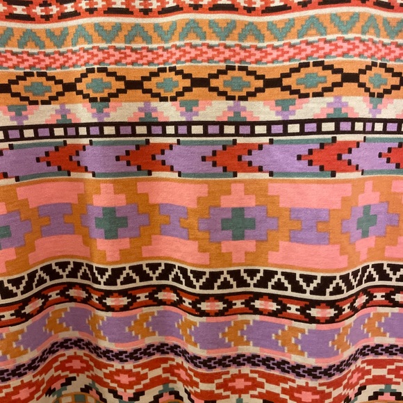 Lula Roe Medium V-Neck - Picture 3 of 4